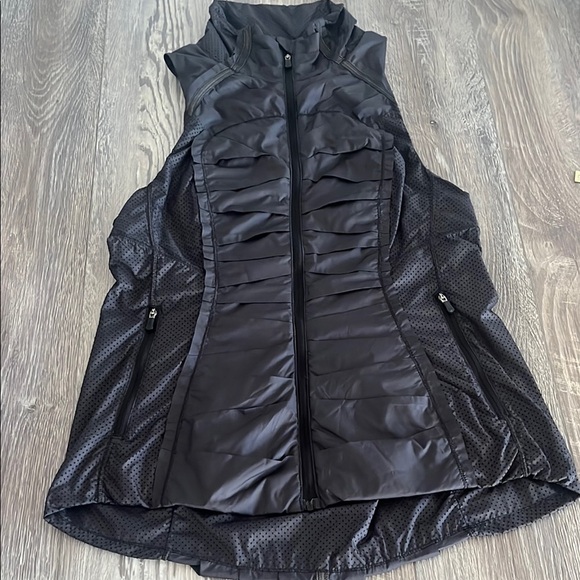Lululemon Black Sleeveless Jacket - Picture 1 of 11